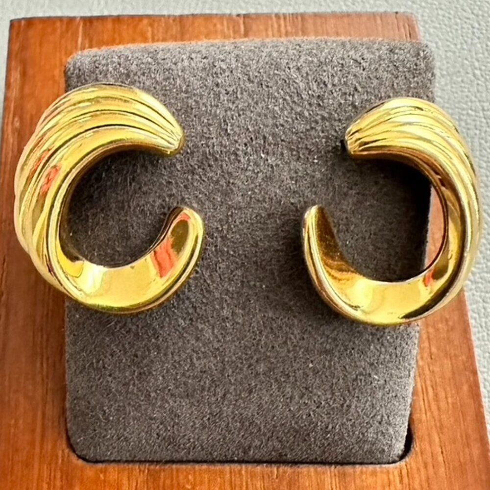 Vintage Monet Signed Gold tone Ribbed Wave Half Circle hoop Pierced Earrings